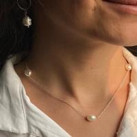 گردنبند نقره با 3 باروک سفید