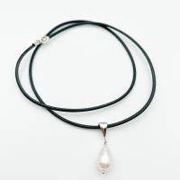 گردنبند مروارید پرورشی و چرم با نقره 